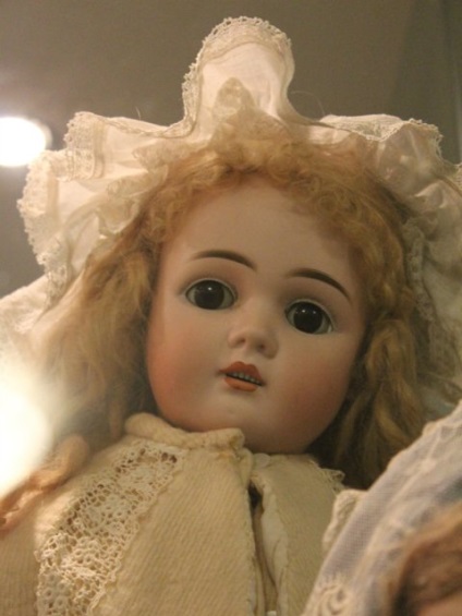 Séta az egyedülálló babák múzeumában Moszkvában