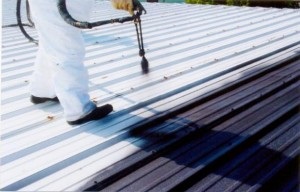 Különböző módszerek permetezett tetőfedés alkalmazására