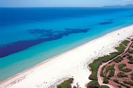 Festivalul simbolic de plajă pe insula Sardinia (sud)