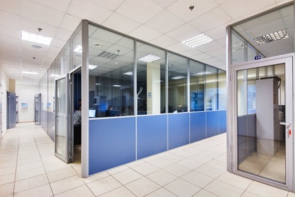 Numirea și caracteristicile ferestrelor de sticlă pentru partițiile de birou