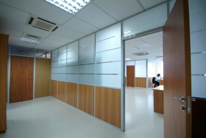 Numirea și caracteristicile ferestrelor de sticlă pentru partițiile de birou