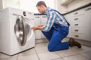 A mosógép nem nyomja meg a mosodát, ezért mit kell tenni, és hogyan kell megszüntetni a törést.