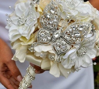 Esküvői ezüst színben hogyan kell díszíteni a helyzetet, öltöztetős