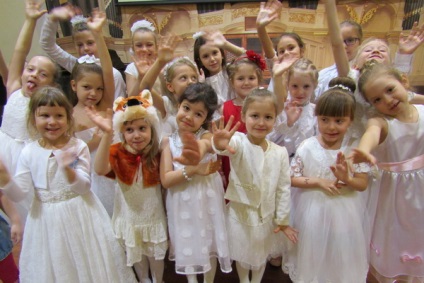 Svetlana Goncharova cântând în cor - această educație de caractere - cultură