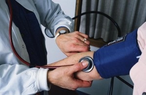 Acupresiunea cu hipotensiune arterială și hipertensiune arterială, precum și asupra punctelor care trebuie influențate