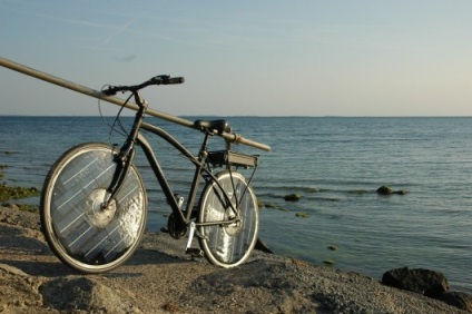 Kerékpár villanymotorral a napelemekkel