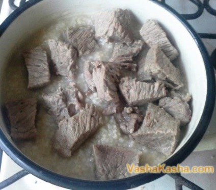 Tort de orz cu rețetă de carne pentru carne de vită delicioasă cu carne de vită