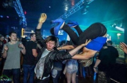 15 persoane care demonstrează cum să nu se comporte într-un club de noapte (15 fotografii)
