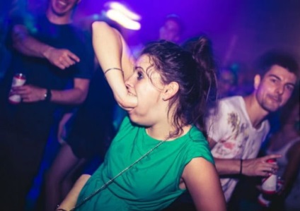15 persoane care demonstrează cum să nu se comporte într-un club de noapte (15 fotografii)
