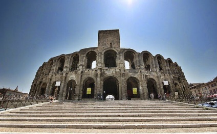 4 Amfiteatrul roman antic, unde puteți vedea în continuare vederile și se aruncă în istorie