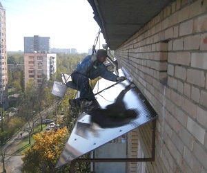 Pret, repararea acoperișului pe balcon (loggia), instalarea unui baldachin de beton pe balcon - alpstroygroup (c)