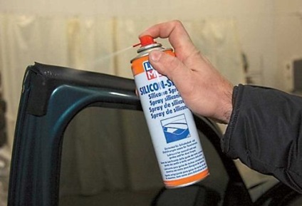 Cum să lubrifiați ușile mașinii