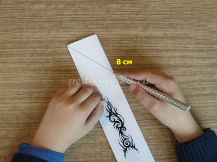 Cuțit decorativ de hârtie cu mâinile tale