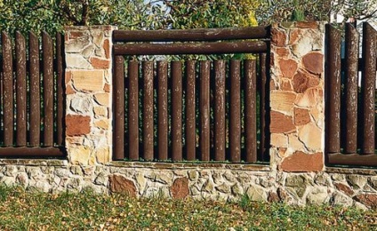 Gardul de lemn sub antichitatea recomandării pentru alegerea unui design