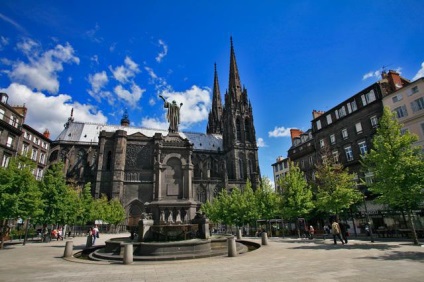 Obiective turistice în orașul clermont-ferrand din Franța