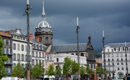 Orașul francez din Clermont-Ferrand (regiunea Auvergne)