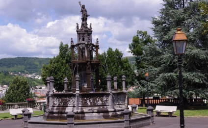 Orașul francez din Clermont-Ferrand (regiunea Auvergne)