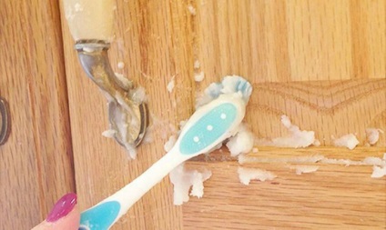 Cum și ce să curățați setul de bucătărie pentru a spăla petele și petele de pe suprafața lucioasă