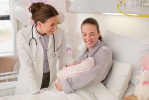 Cum de a alege dreptul de maternitate acasă, privat sau gratuit ce să caute, reguli și criterii