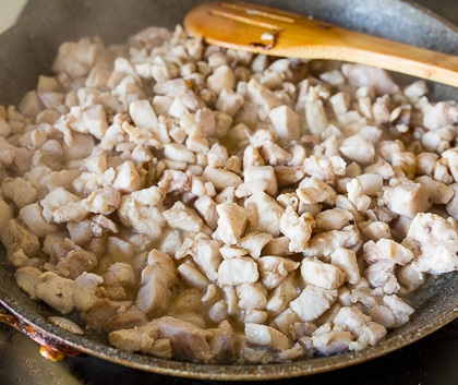Cum să gătești o bucată cu pui și mazăre - o rețetă dovedită pas cu pas cu o fotografie pe un blog delicios