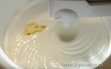 Cum sa faci o crema pentru a decora un tort care pastreaza forma