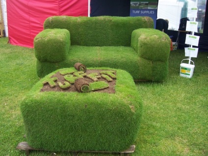 Cum să faci o canapea din iarba din grădină cu mâinile tale