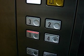 Cum să te comporți, blocat într-un lift - există întotdeauna o alegere