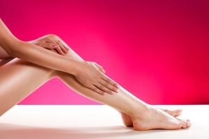 Cum să vă păstrați picioarele netede după bărbierit cât mai mult posibil - jurnal de stele