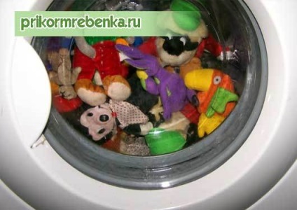 Cum să spălați jucăriile într-o mașină de spălat și să nu le stricați aspectul