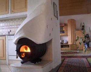 Ce model al unui cuptor cu lemne pentru a alege pentru încălzirea unei vile caracteristici ale tipurilor de sobe și sfaturi