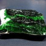 Stone jade (55 fotografii) vindecare și proprietăți magice, ornamente de minerale negre, în cazul în care