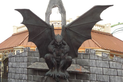 Piatra de gargoyles - monstri sau apărători