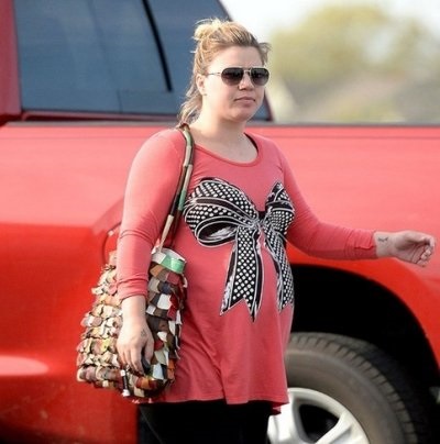 Kelly Clarkson (kelly clarkson) este foarte grasă