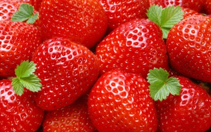 Capsunile beneficiază și dăunează vitaminei în căpșuni