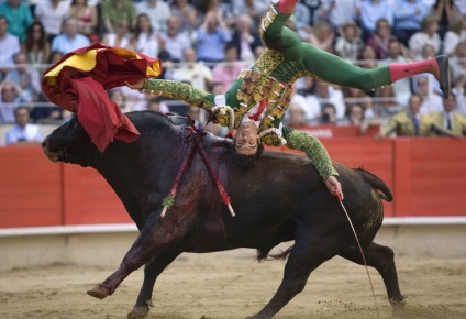 Lupte cu tauri în Spania - bătălii cu tauri - sărbători ale popoarelor lumii