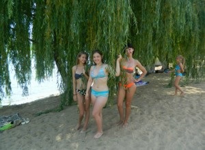 Frumusețea Alsu a decolat într-un costum de baie pentru un 