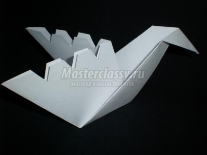 Hattyú az origami technikájában