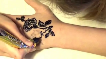 Tatuaje ușor de henna pentru începători pe jos, pe braț, fotografii și videoclipuri