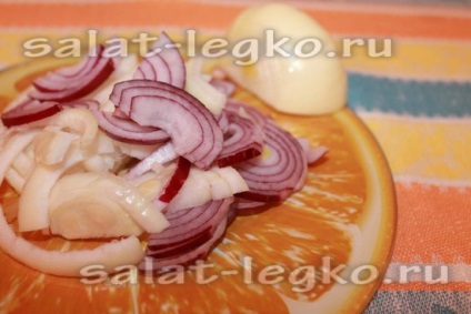 Salata de ceapa cu otet si carne, reteta