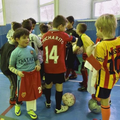 Mici jucători de fotbal Zaporozhye 