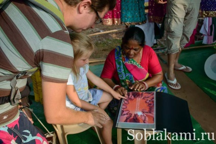 Mendy, mehendi pictura henna pe corpul din India