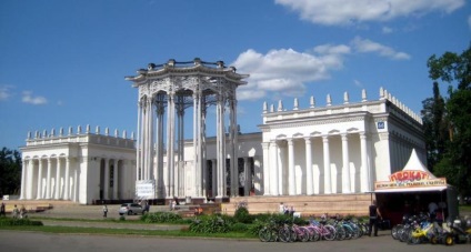 Една малка обиколка на vsebolgarskomu изложбен център (ВВК) в Москва