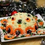 Salată de Anul Nou cu pui afumat și morcovi coreeni