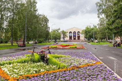 Privire de ansamblu a parcurilor în cazul în care în Kemerovo vara aceasta pentru a respira în pădure, înmuiați deasupra uleiului și urmăriți cu briza