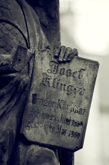 Cimitirul Olshanskoye (olšanské hřbitovy) și templul Adormirii Maicii Domnului (temple zesnutí přesvaté