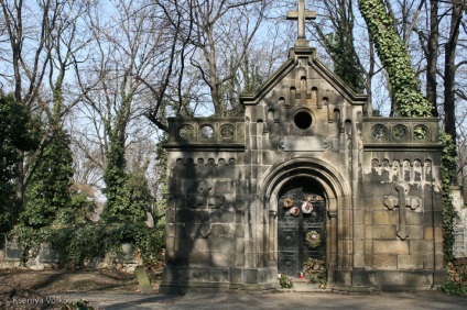 Cimitirul Olshanskoye (olšanské hřbitovy) și templul Adormirii Maicii Domnului (temple zesnutí přesvaté