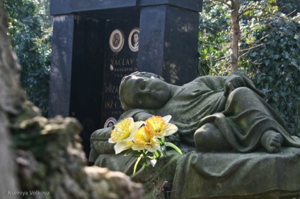 Cimitirul Olshanskoye (olšanské hřbitovy) și templul Adormirii Maicii Domnului (temple zesnutí přesvaté