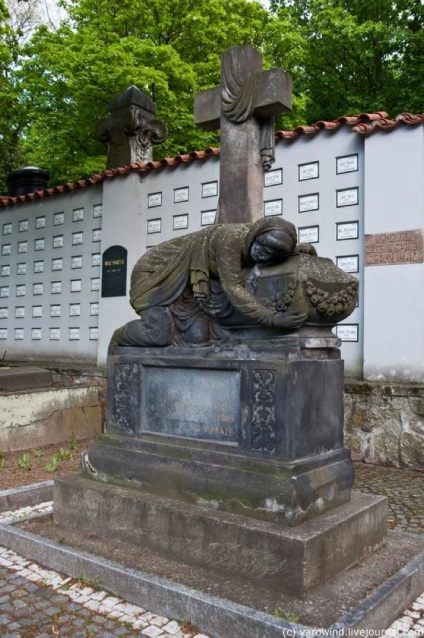 Cimitirul Olshanskoye (olšanské hřbitovy) și templul Adormirii Maicii Domnului (temple zesnutí přesvaté