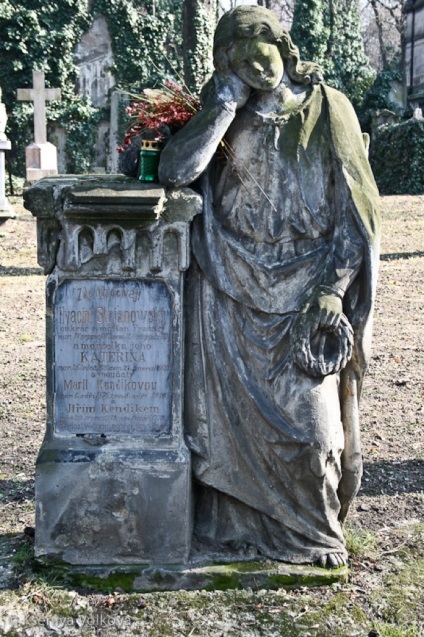 Cimitirul Olshanskoye (olšanské hřbitovy) și templul Adormirii Maicii Domnului (temple zesnutí přesvaté