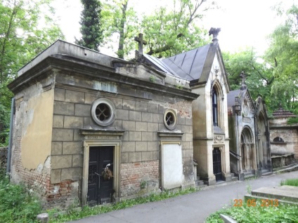 Cimitirul Olshanskoye (olšanské hřbitovy) și templul Adormirii Maicii Domnului (temple zesnutí přesvaté